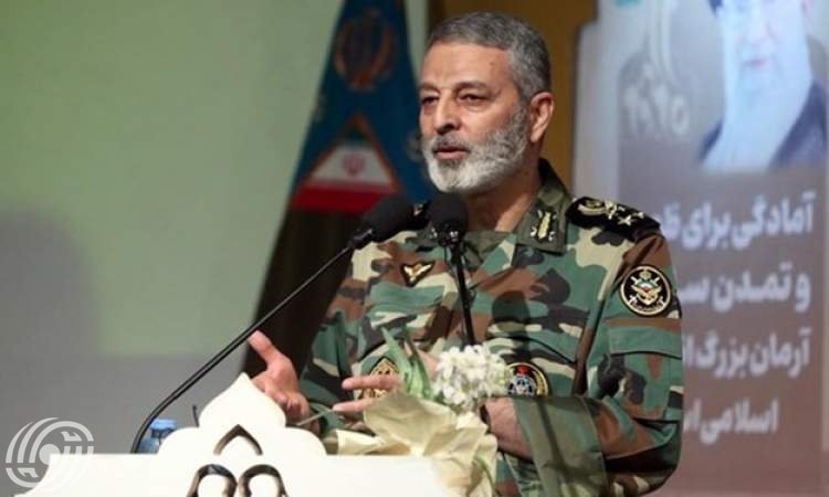 قائد الجيش: الدفاع المقدس والدفاع عن المقدسات ذروة تضحيات الشعب الايراني