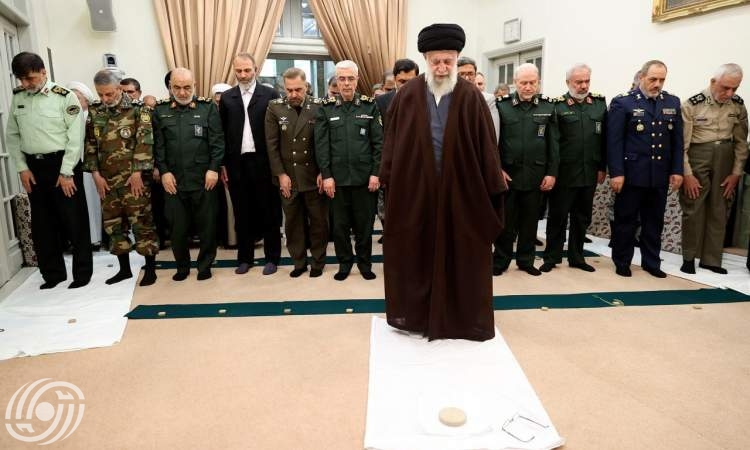 قائد الثورة الإسلامية في لقاء مع قادة القوات المسلحة في الجمهورية الإسلامية الإيرانية